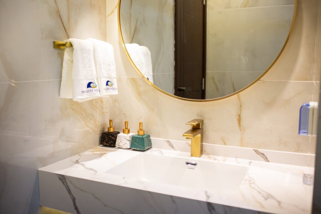 Superior Double or Twin Room with Sea View - Image 4