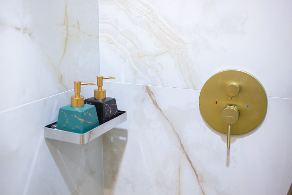 Superior Double or Twin Room with Sea View - Image 5