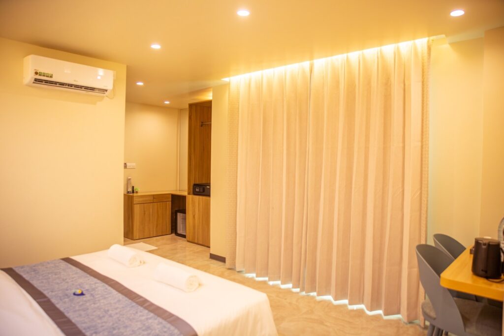 Deluxe Triple Room - Image 4